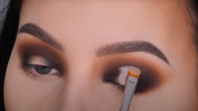 woman applying halo makeup