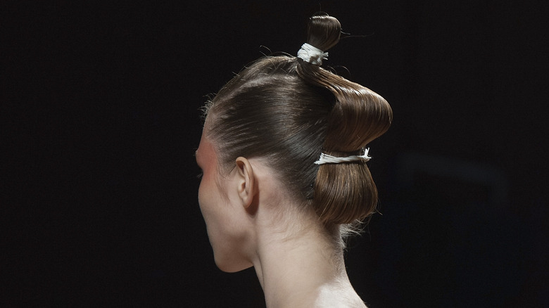 slick flipped bun with accessories