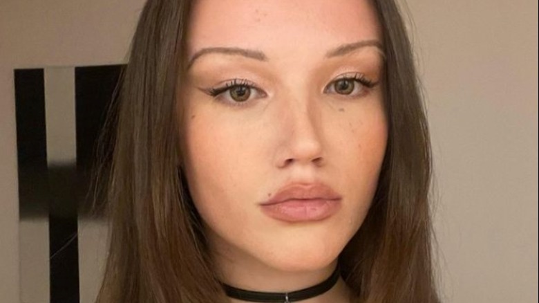 Woman with modern '90s brows