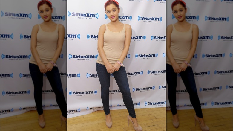 Ariana Grande in skinny jeans