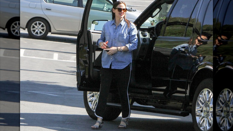 Jennifer Garner photographed leaving her car.