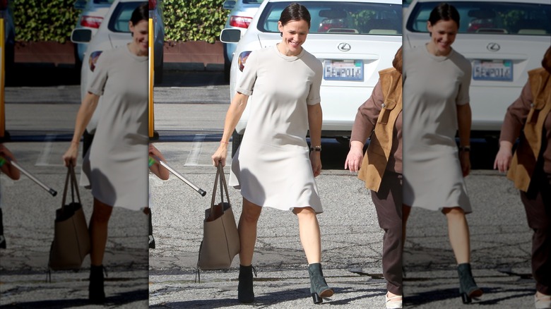 Jennifer Garner wearing a T-shirt dress.