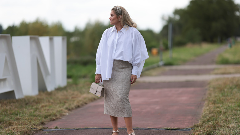 woman wearing midi skirt