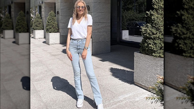 woman wearing t-shirt and jeans