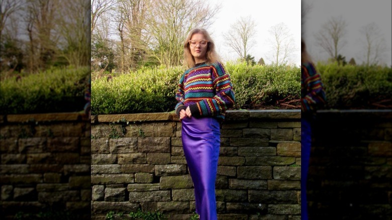 woman wearing purple midi skirt