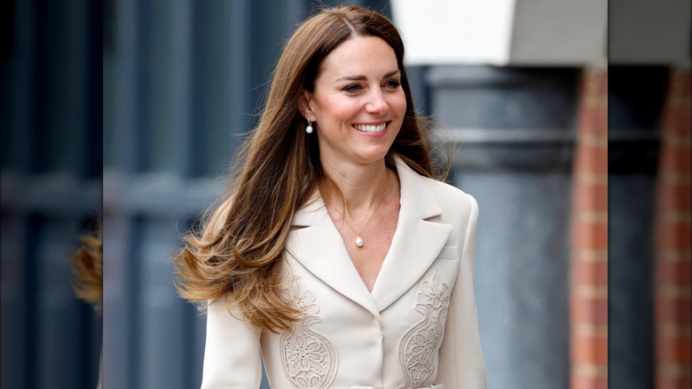 Kate Middleton wearing pearl pendant 