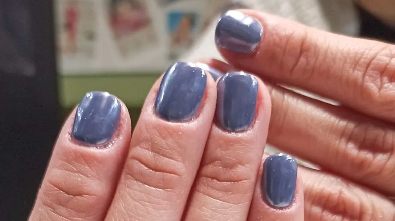 Gray-ish blue pearl-inspired manicure