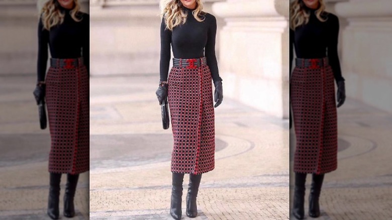 woman wearing chanel pencil skirt