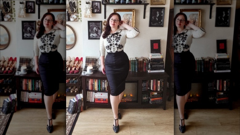 woman wearing black pencil skirt