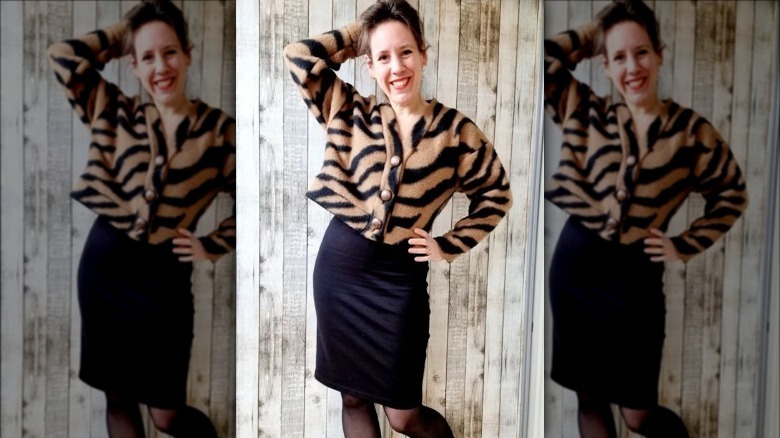 woman wearing pencil skirt and sweater