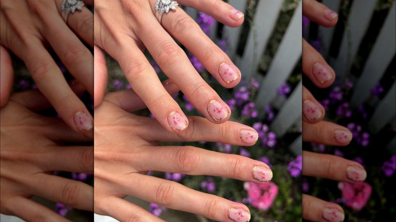 Floral design manicure