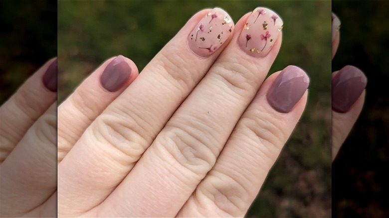 pink and gold botanical manicure