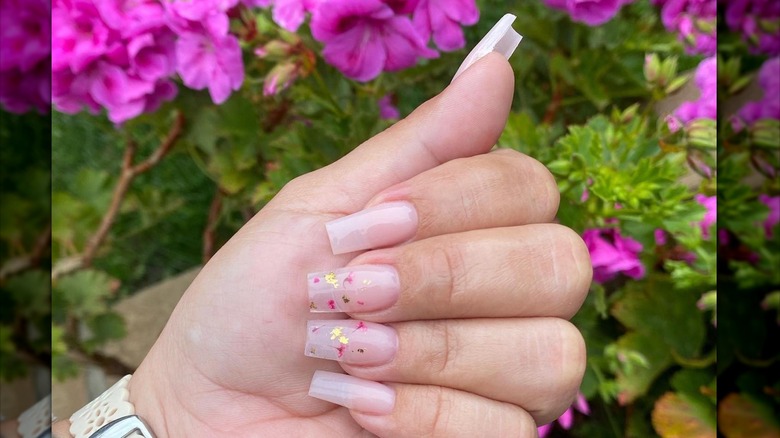 Floral and gold manicure