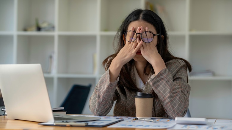 woman stressed at work 