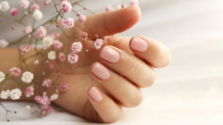 pink nails with flowers 