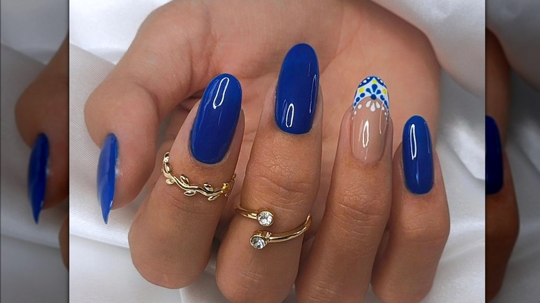 Porcelain nail manicure 