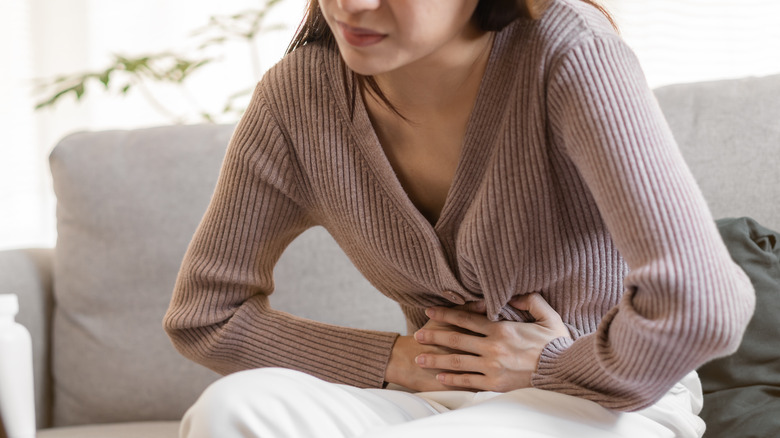 young woman experiencing pelvic pain