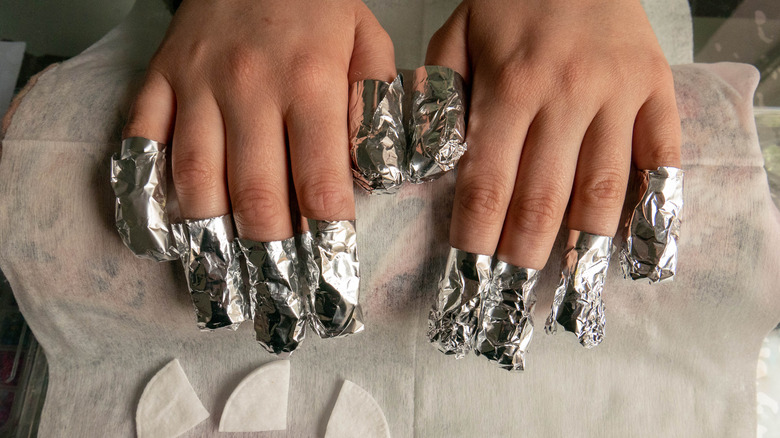 Nails in acetone foil