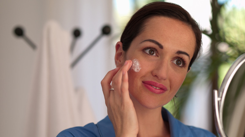 women applying glycerin moisturizer for pimples