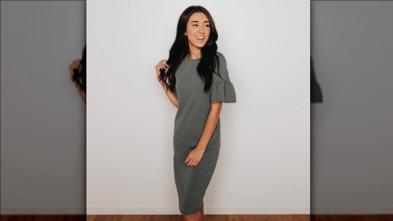 Simple short-sleeved column dress