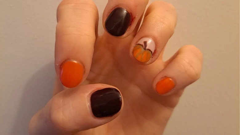 Manicure with pumpkin accent