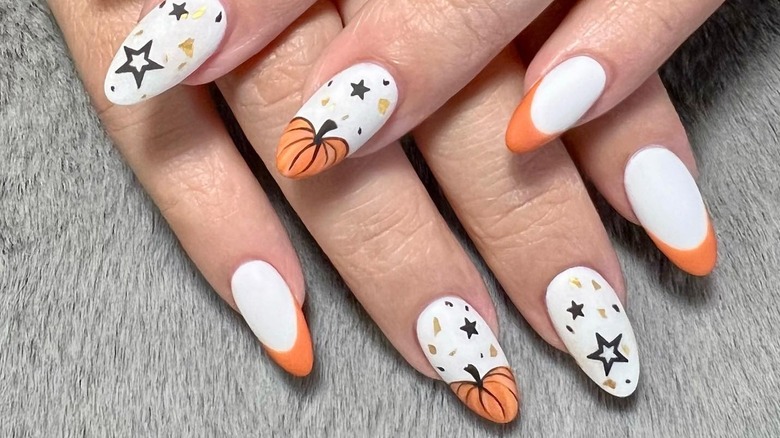 Pumpkin-inspired French manicure