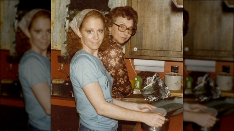 Young Reba McEntire with mother