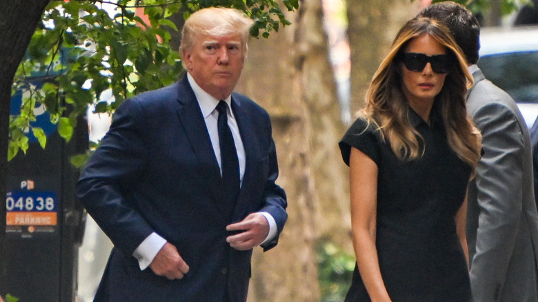 Melania Trump waving with sunglasses