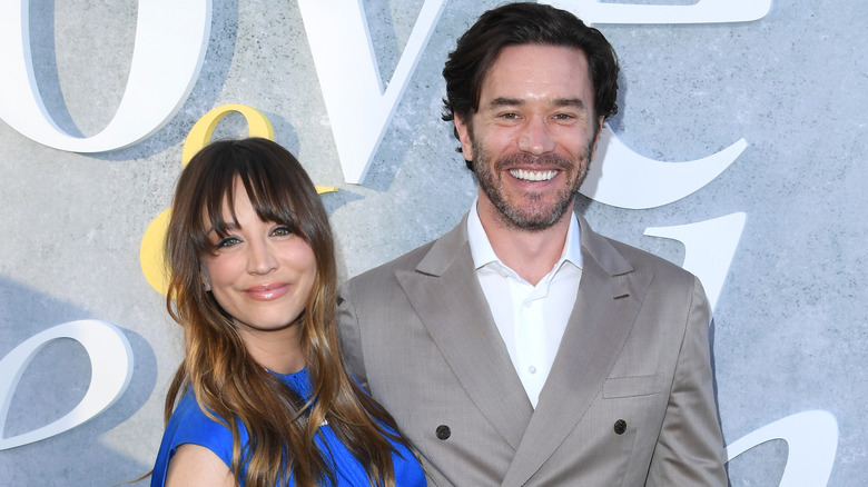 Kaley Cuoco and Tom Pelphrey posing together on a red carpet.