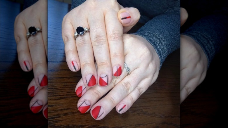 Graphic red and black nails