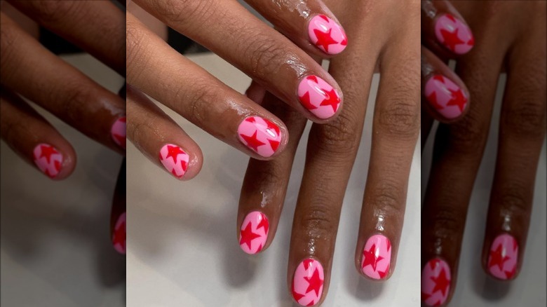 Pink nails with red stars