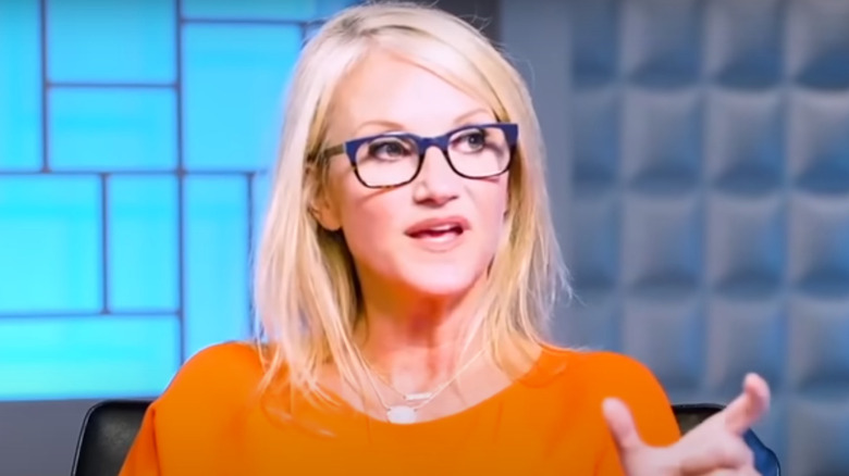 Dr. Mel Robbins explaining 5-second rule