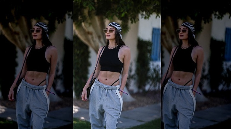 woman wearing black tank top 