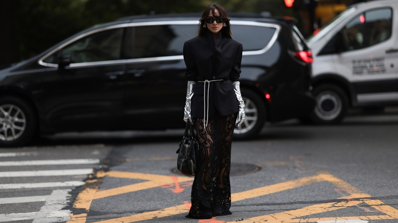 Woman wearing white string belt