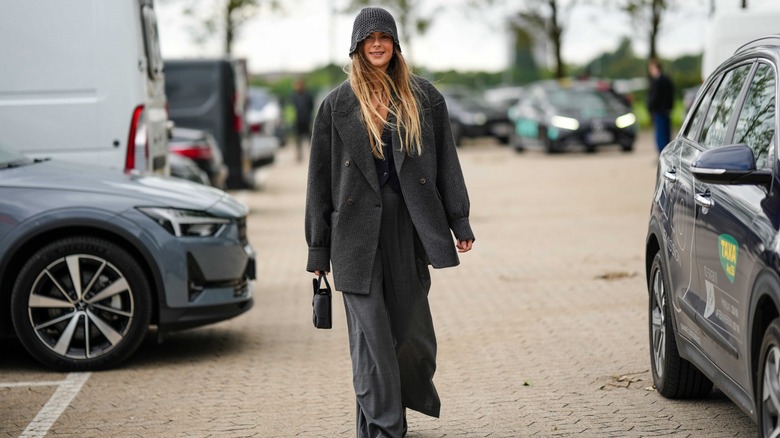 woman wearing dark gray outfit