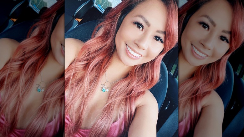 Wavy rose gold hair