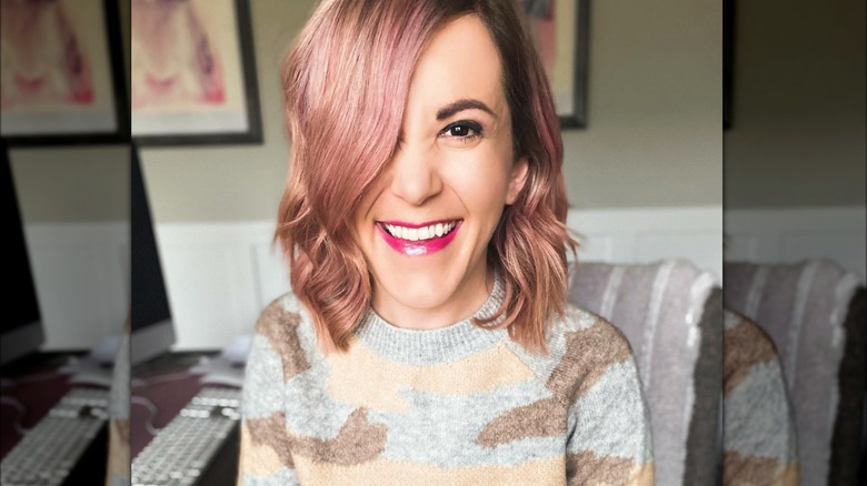 Short rose gold hair