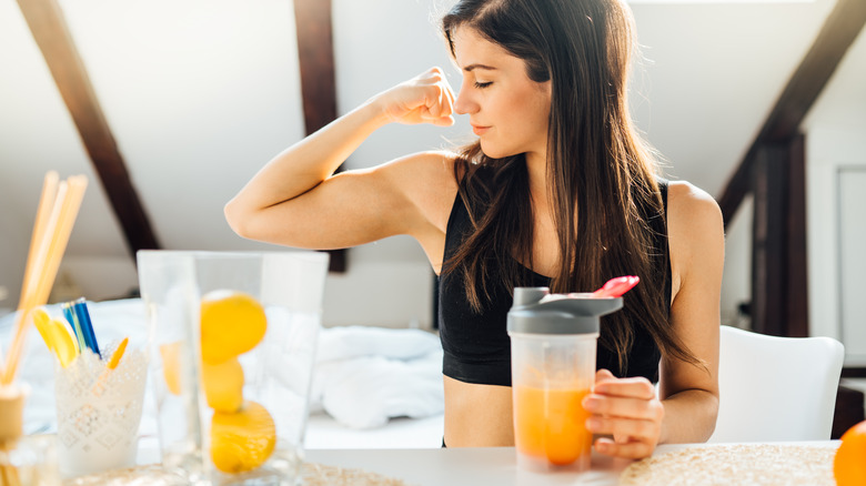 healthy girl drinking a healthy juice