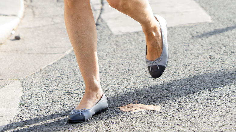 woman wearing two-toned ballet flats