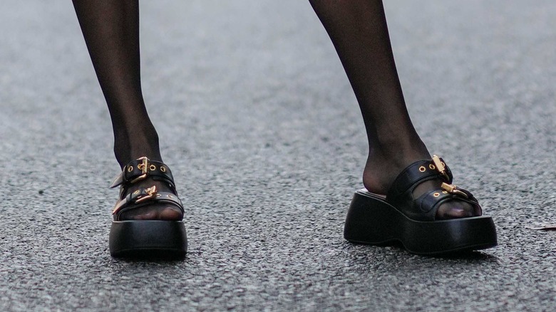 woman wearing flatform sandals