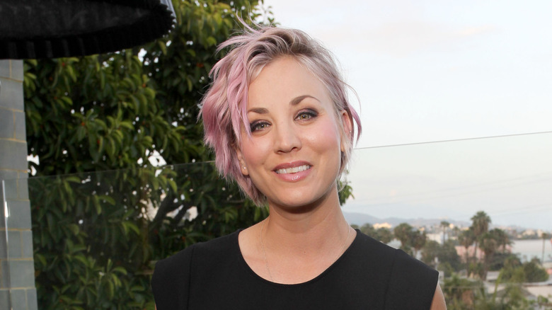 Kaley Cuoco short hair