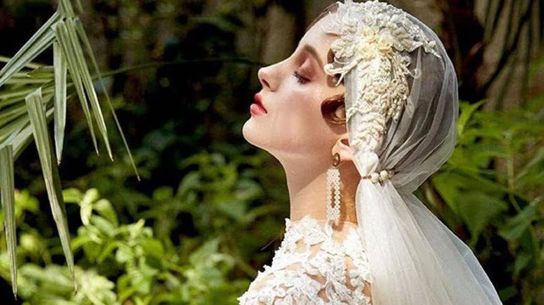 Bride wearing the Juliet cap veil