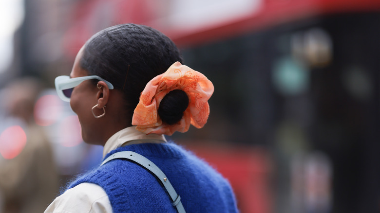 woman wearing scrunchie in hair