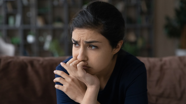 Woman resting hand on chin