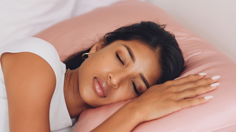 woman sleeping on silk pillowcase