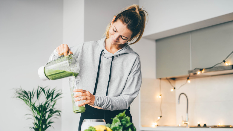 woman making green juice