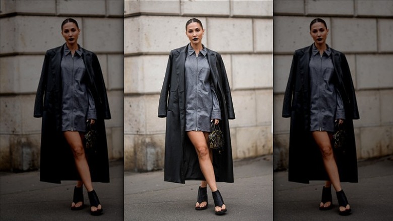 woman wearing gray shirtdress