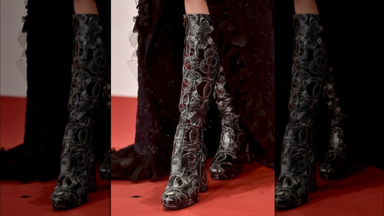 Black boots with silver design