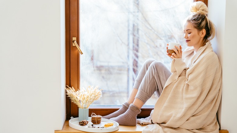 woman drinking tea