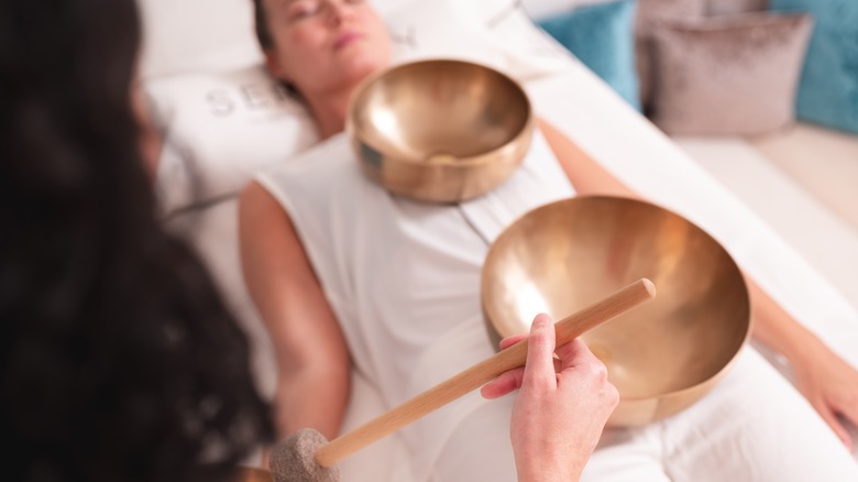 Sound healing session with singing bowls